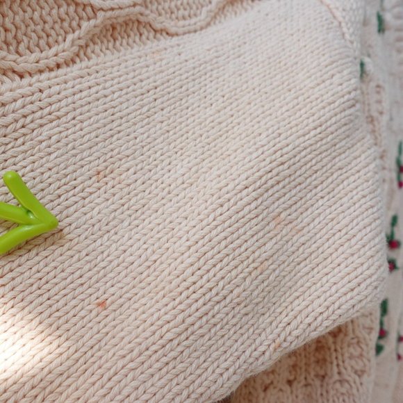 VINTAGE Orvis Sweater Medium Cream Fisherman Cable Knit Floral Grandmacore 90s - Picture 10 of 16